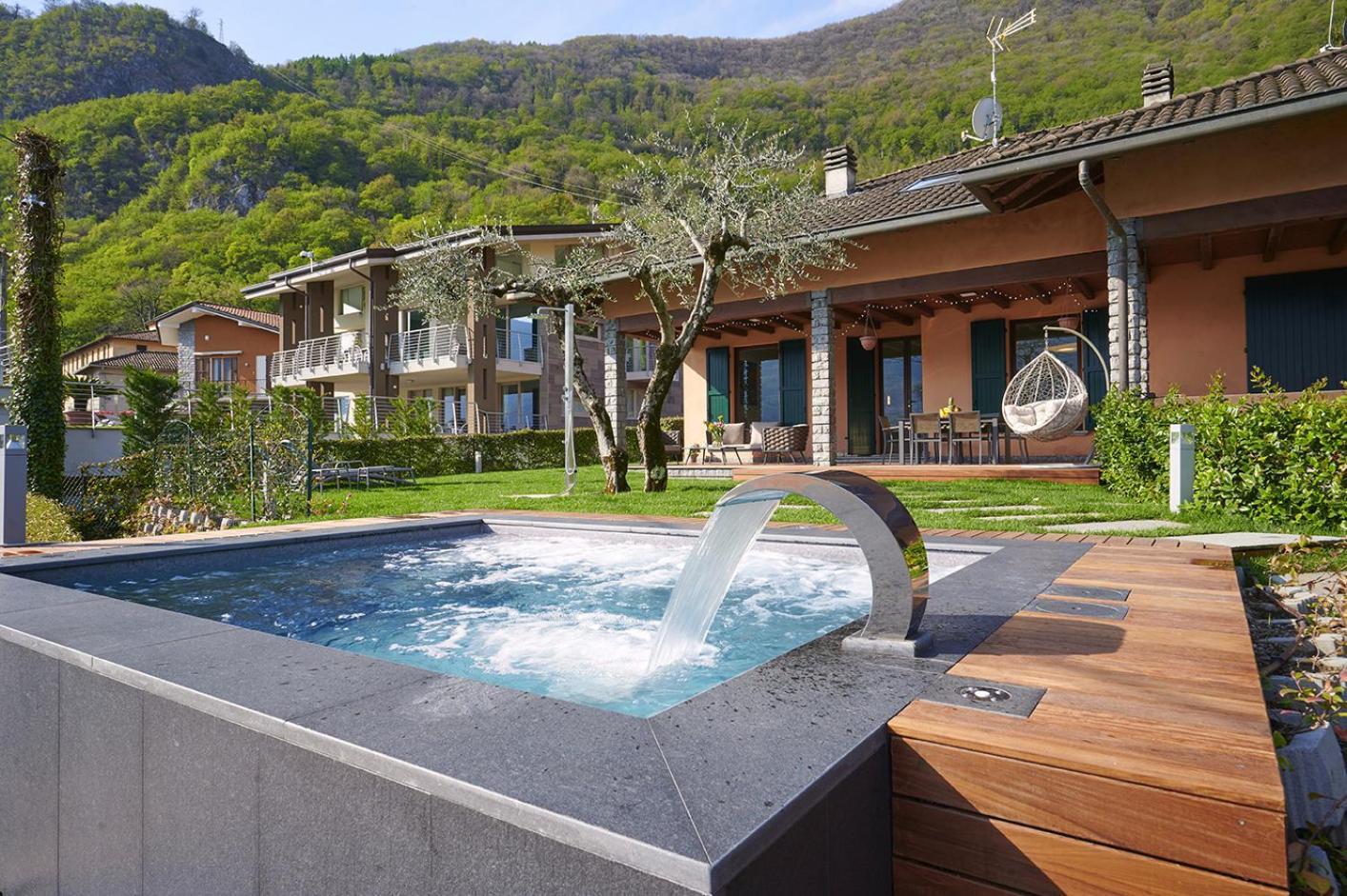 Villa Vittoria With Private Heated Pool & Shared Sauna - Bellagio Village Residence Oliveto Lario Eksteriør billede