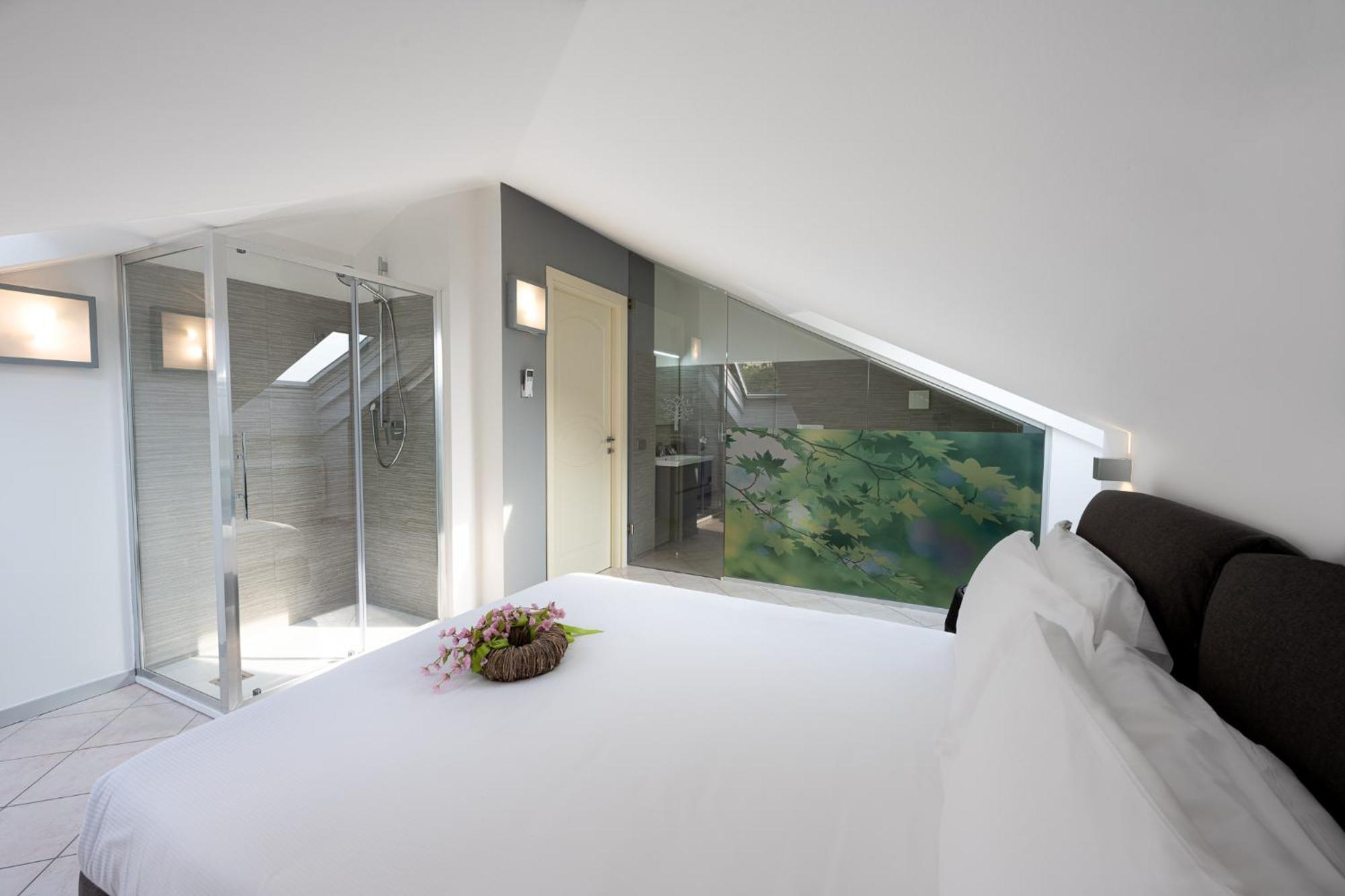 Villa Vittoria With Private Heated Pool & Shared Sauna - Bellagio Village Residence Oliveto Lario Eksteriør billede